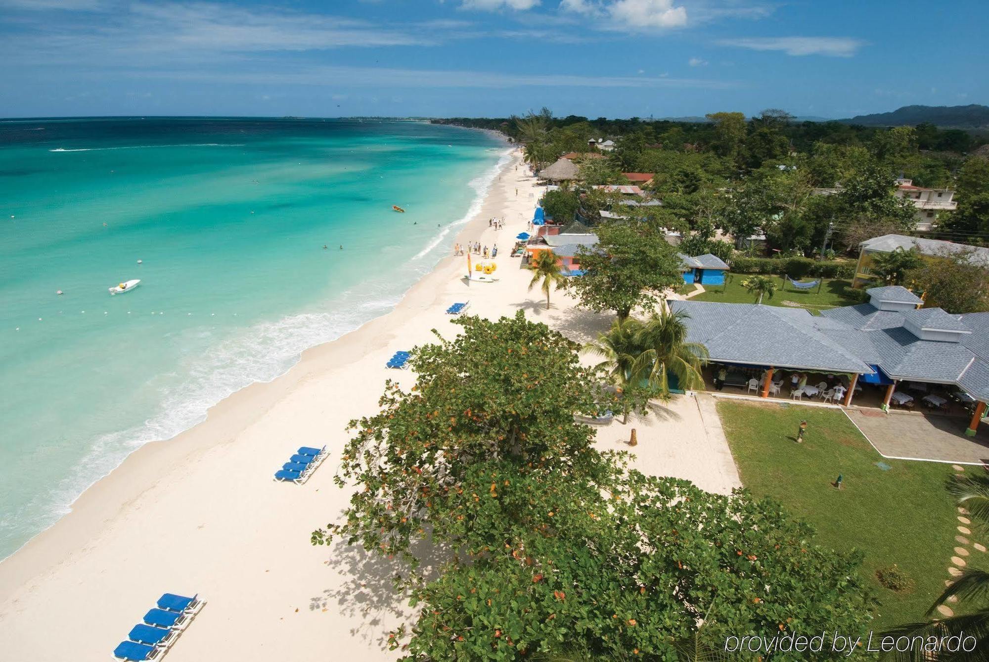 Отель Grand Pineapple Beach Негрил Экстерьер фото